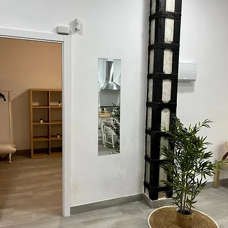 Luminoso Apartamento Familiar Y Patio Privado شقة