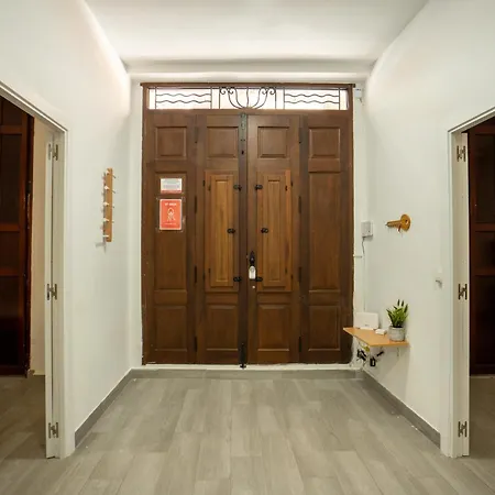 Luminoso Apartamento Familiar Y Patio Privado * فالنسيا