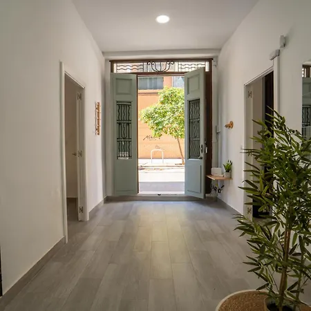 Luminoso Apartamento Familiar Y Patio Privado شقة